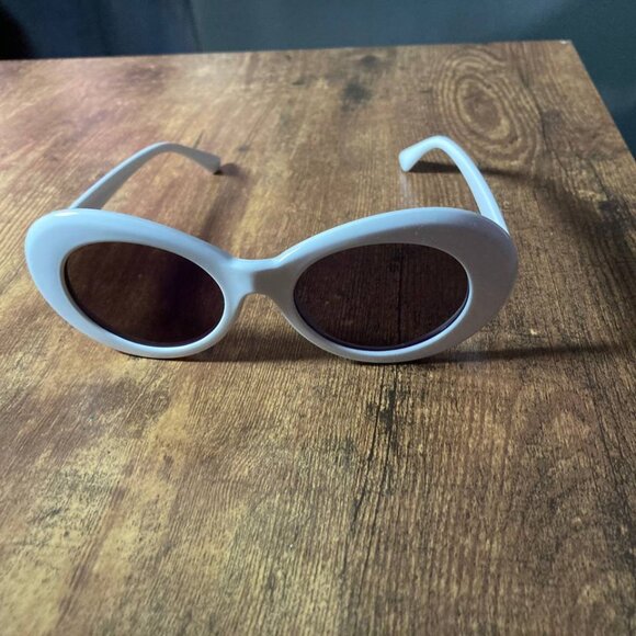 White Kurt Cobain style Oval Cat Eye Sunglasses with Dark Lenses - Picture 3 of 9